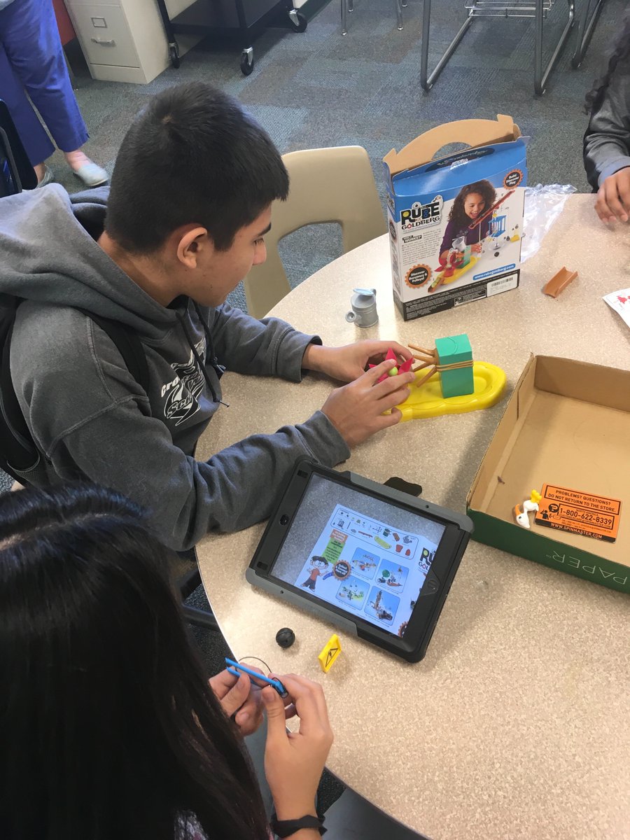 CoachKeairnes's tweet image. Working on building Rube Goldberg machines in focus today with @dacia92 #PBL #focusfun