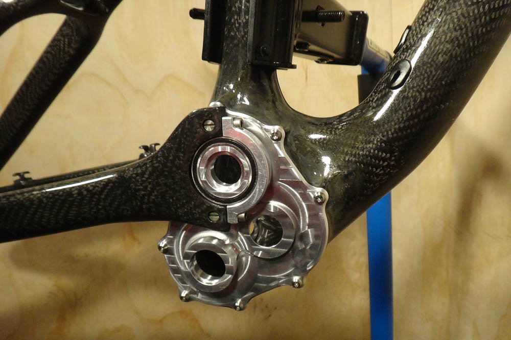 mbrmagazine's tweet photo. The Resistance Insolent uses top tube as body for rear shock - https://t.co/BQTpRNlm1l https://t.co/HW8r7mXyUP