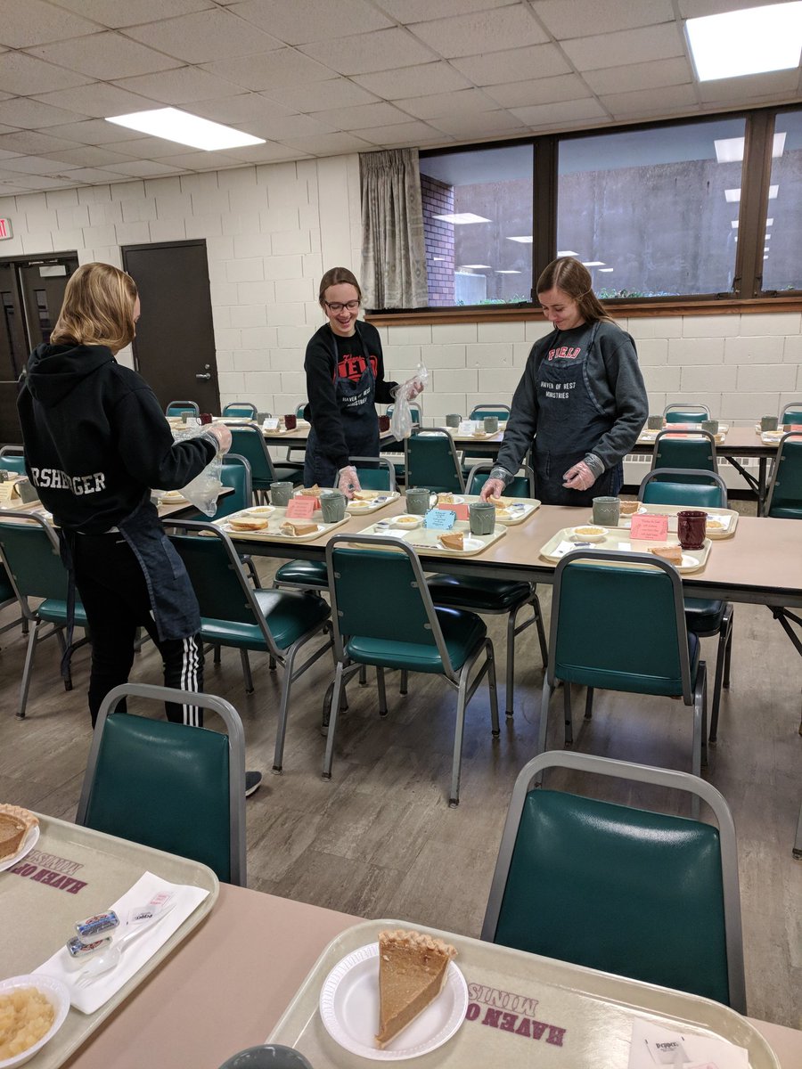 SanzoneFHS's tweet photo. @FIELD_HS STUCO volunteering at a shelter today! #fieldhsfalcons #ThankfulThursday https://t.co/55vD11nmsR