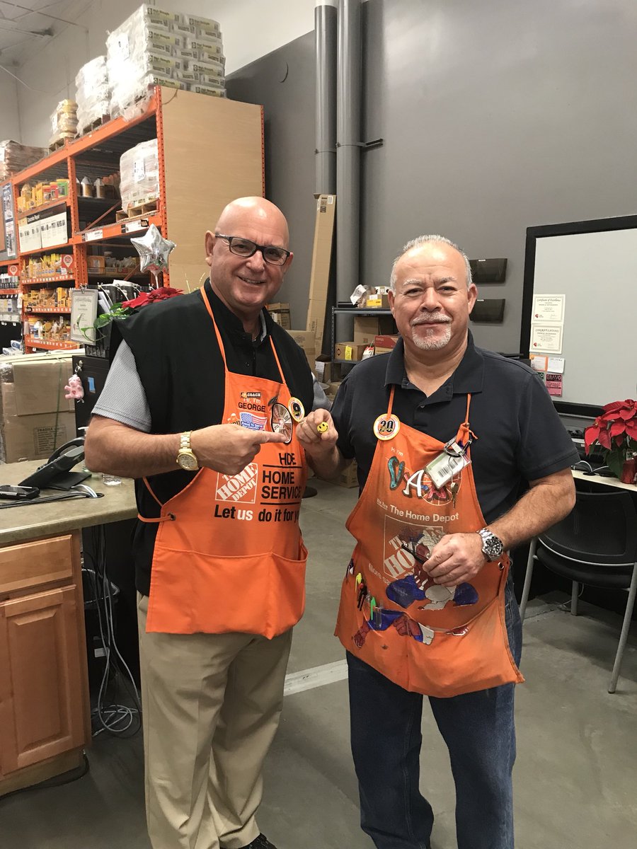 GeorgeP_PCMTEAM's tweet photo. Chandler Home Depot Store 0417 Pro Desk DH Val is recognized by HDE SM George for generating quality HDE Appointments &amp; Sales😊 Leads in-Sales Win #HDE_PCMTeam #WHDE https://t.co/StSHsZqrm5