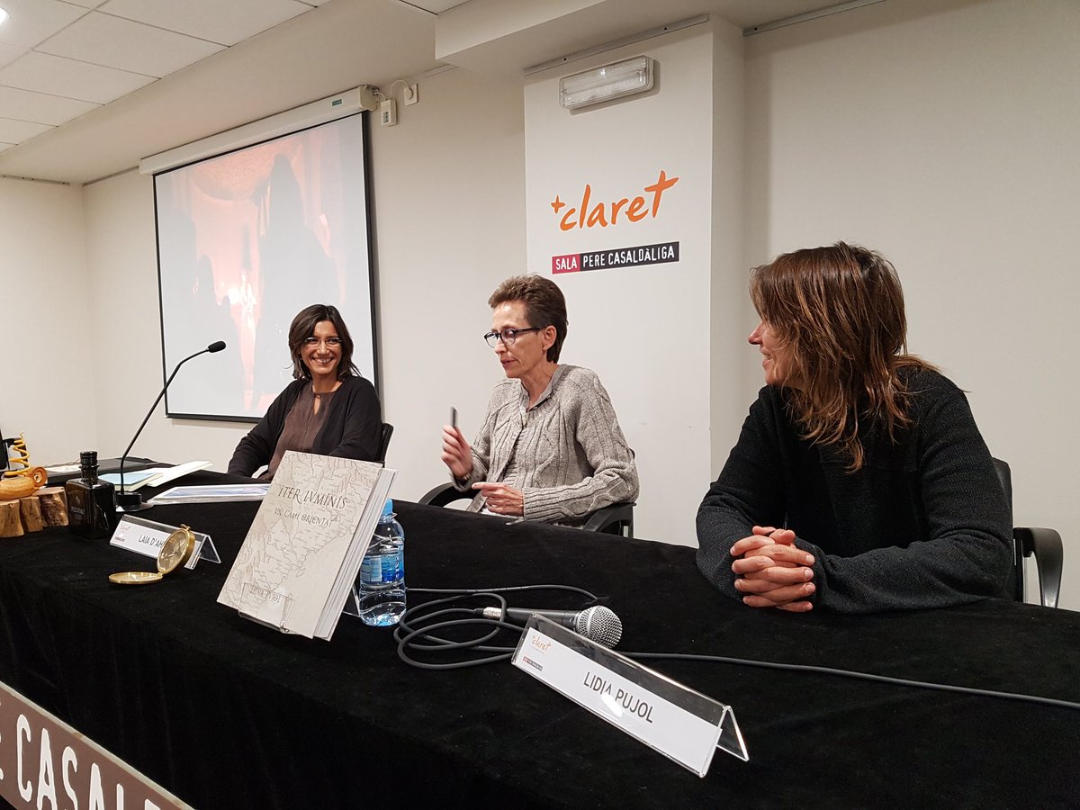 lidiapujoliter's tweet photo. A punt de començar la presentació del llibre-disc #IterLuminis a la #SalaPereCasaldaliga a la @LlibreriaClaret https://t.co/USOxRzq9fq