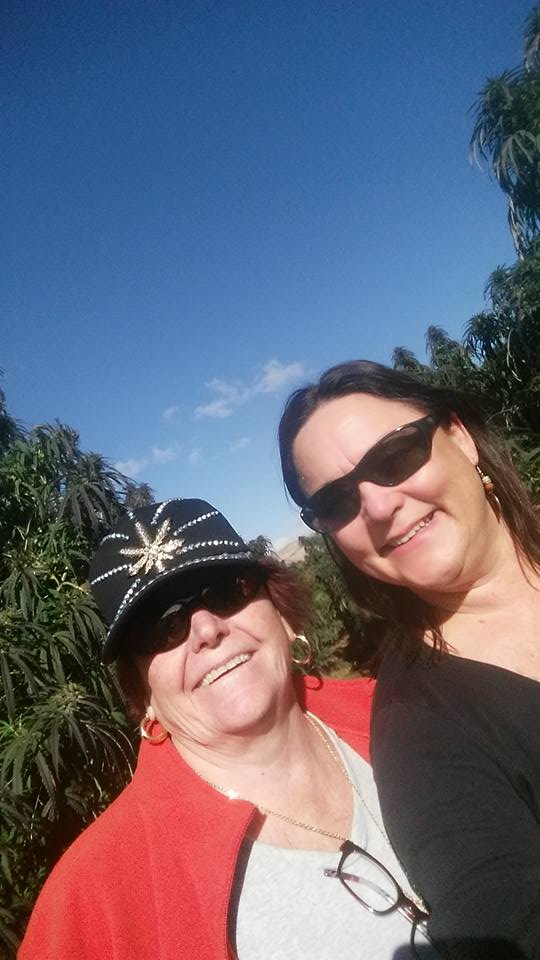 Washingtonbudco's tweet photo. With mama on the farm! #Budporn #behappy https://t.co/NcvTTUsPhE