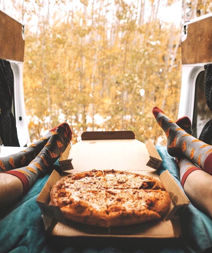 nikkihammel86's tweet photo. Tag the friend you’d like to share this view and pizza with 👭🍕 Photo by #WHIHeart #pizza #aspen • https://t.co/YFG3Ec8Dls