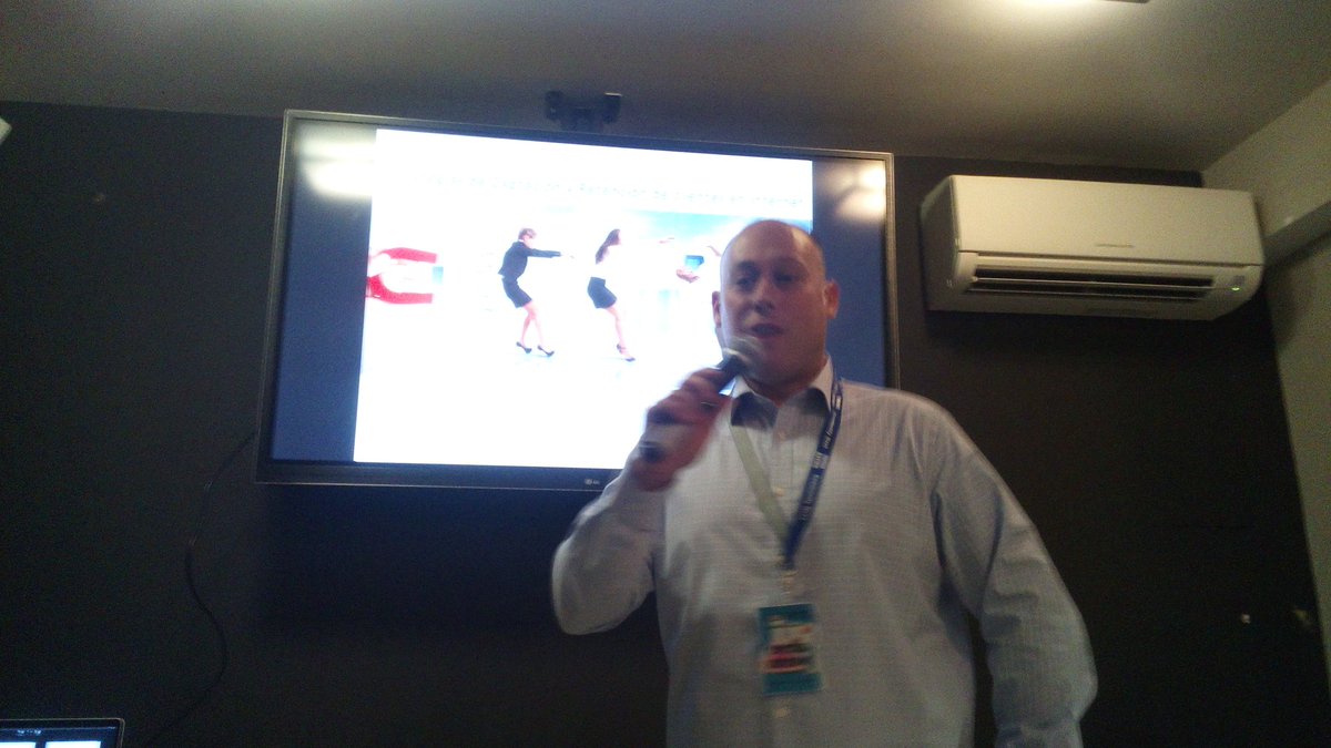 MayLopezEs's tweet photo. #socialKeting4 la ultima ponencia del día, pero igual de genial que las demás!! Hablamos de estrategias para vender en internet por @AlbertoAlcocer  @Socialketing https://t.co/TogjD4kqoc