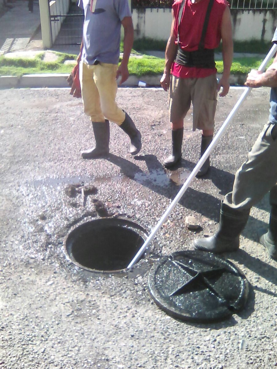 coraamocard's tweet photo. En el Barrio Don Bosco y  en la Entrada El Ciguito, Guaucí realizamos limpieza y destaponamiento de red principal en  #AguasResiduales #SolucionesCoraamoca https://t.co/HtqTQGgPvP
