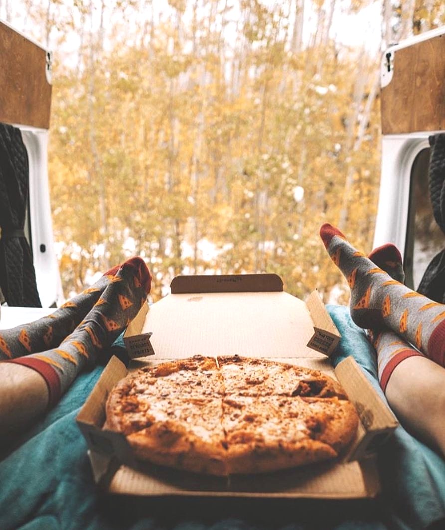 waistedangels's tweet photo. Tag the friend you’d like to share this view and pizza with 👭🍕 Photo by #WHIHeart #pizza #aspen • https://t.co/VFNg7dv1Yl