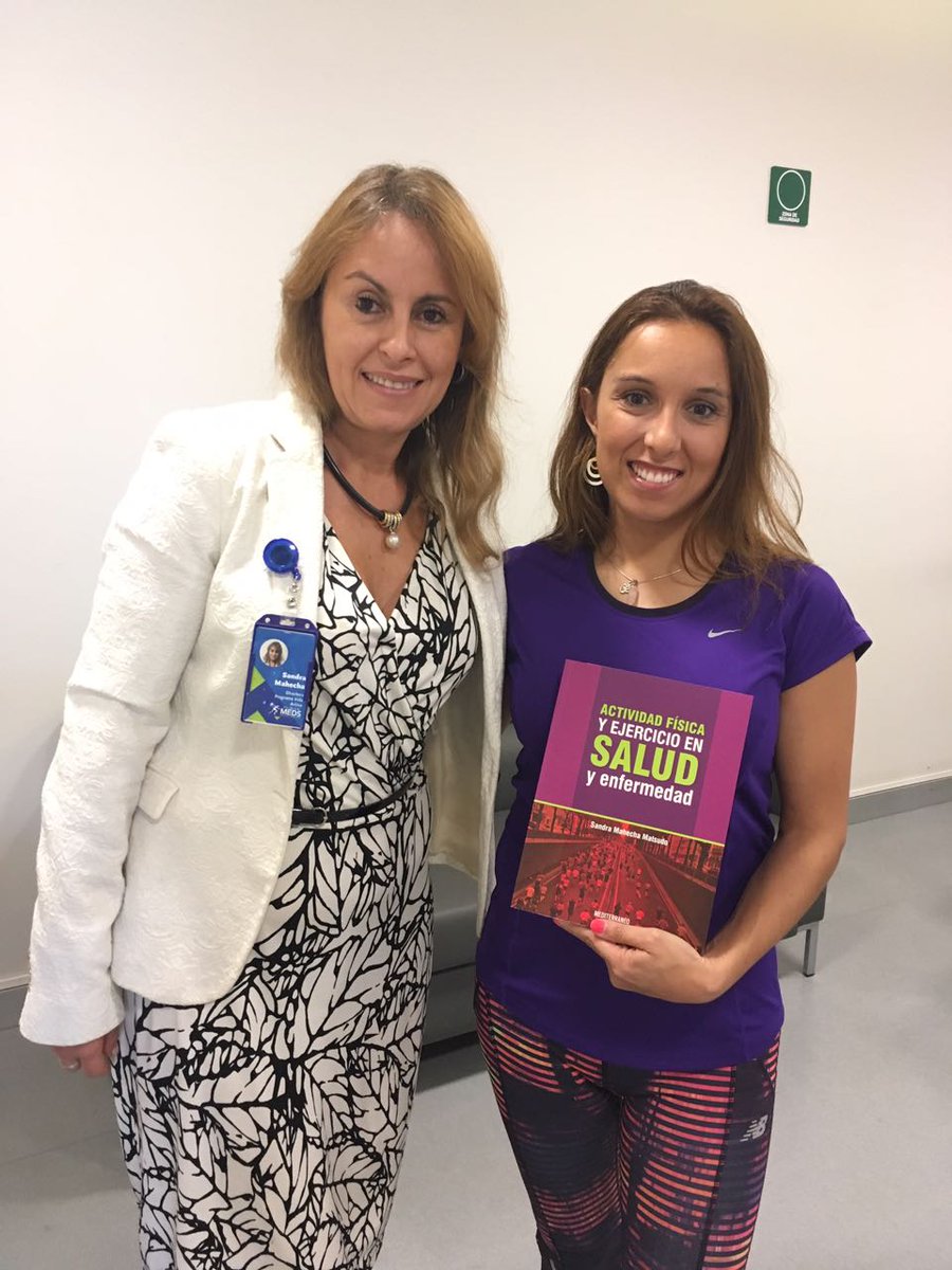 MoverseCL's tweet photo. Queremos saludar y felicitar a nuestra amiga Daniela Acuña Riffart, quien recibió su libro de manos de la Dra. Sandra Mahecha. FELICITACIONES #Mover #Moverse https://t.co/8Iql6NahbA