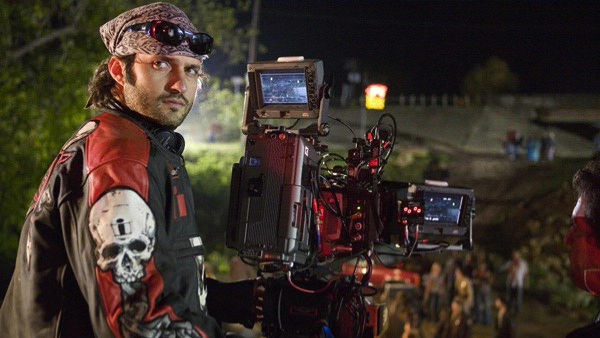 LRM_Exclusive's tweet photo. Robert Rodriguez To Go Back To Micro-Budget Roots With Next Film - https://t.co/hKqVCSuKDG https://t.co/IgeagfPRlX