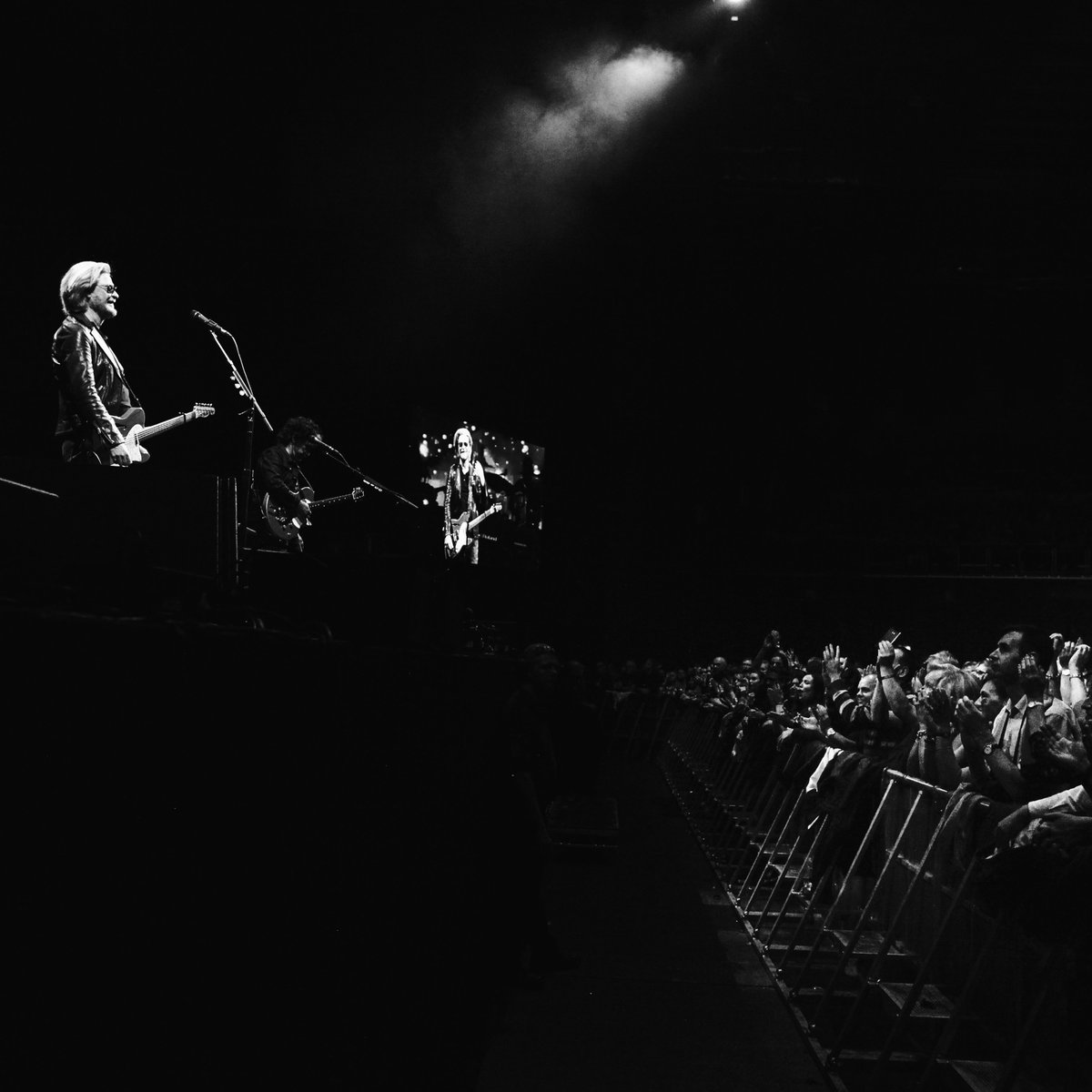 realdarylhall's tweet photo. Credit: Karthrin Baumbach https://t.co/gOW9gZOKFA