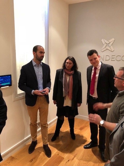 CondecoEurope's tweet photo. Première édition des #WorkplaceTalks de Condeco. Pierre-Yves termine la visite du showroom par Connect, notre écran plug &amp; play pour la réservation de salles doté d'une Application mobile. #facilitymanagement #technologie #showroom #fmers https://t.co/Fe9JWe2UBy