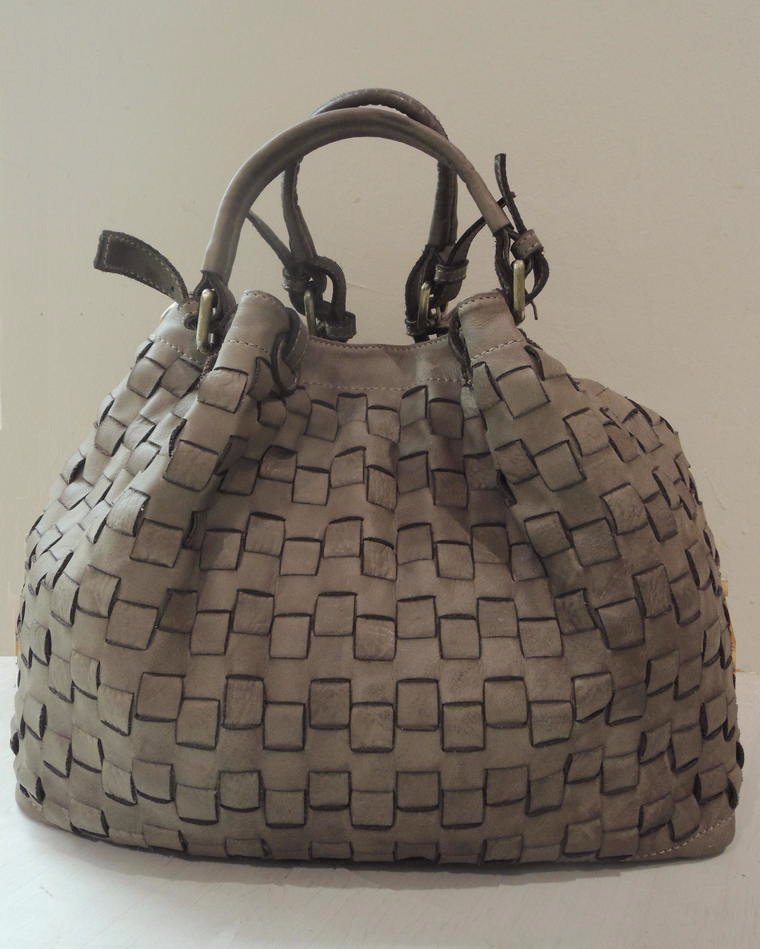 ilpellettiere's tweet photo. Il Pellettiere Milano Bags Collection Fall Winter 2017
Intrecciato a mano #ilpellettieremilano @margot_italia #accessori #borsemoda #appareil, #bags #womenhandbags #borseintrecciate #handbags #女包 #bestshopmilan #shoestagram #luxurybag #shoppingmil… https://t.co/nwpEB3YSBj https://t.co/bEpjTHx78J