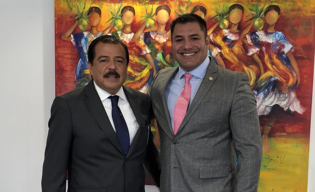 MemoMonroyG's tweet photo. Agradezco la reunión de trabajo a nuestro Subsecretario @EvielPM en la construcción de acuerdos en favor de los trabajadores y sus familias. #Dtto @ValledeBravoCTM @alfredodelmazo @CarlosAceves_ https://t.co/AMk1kGfHaG