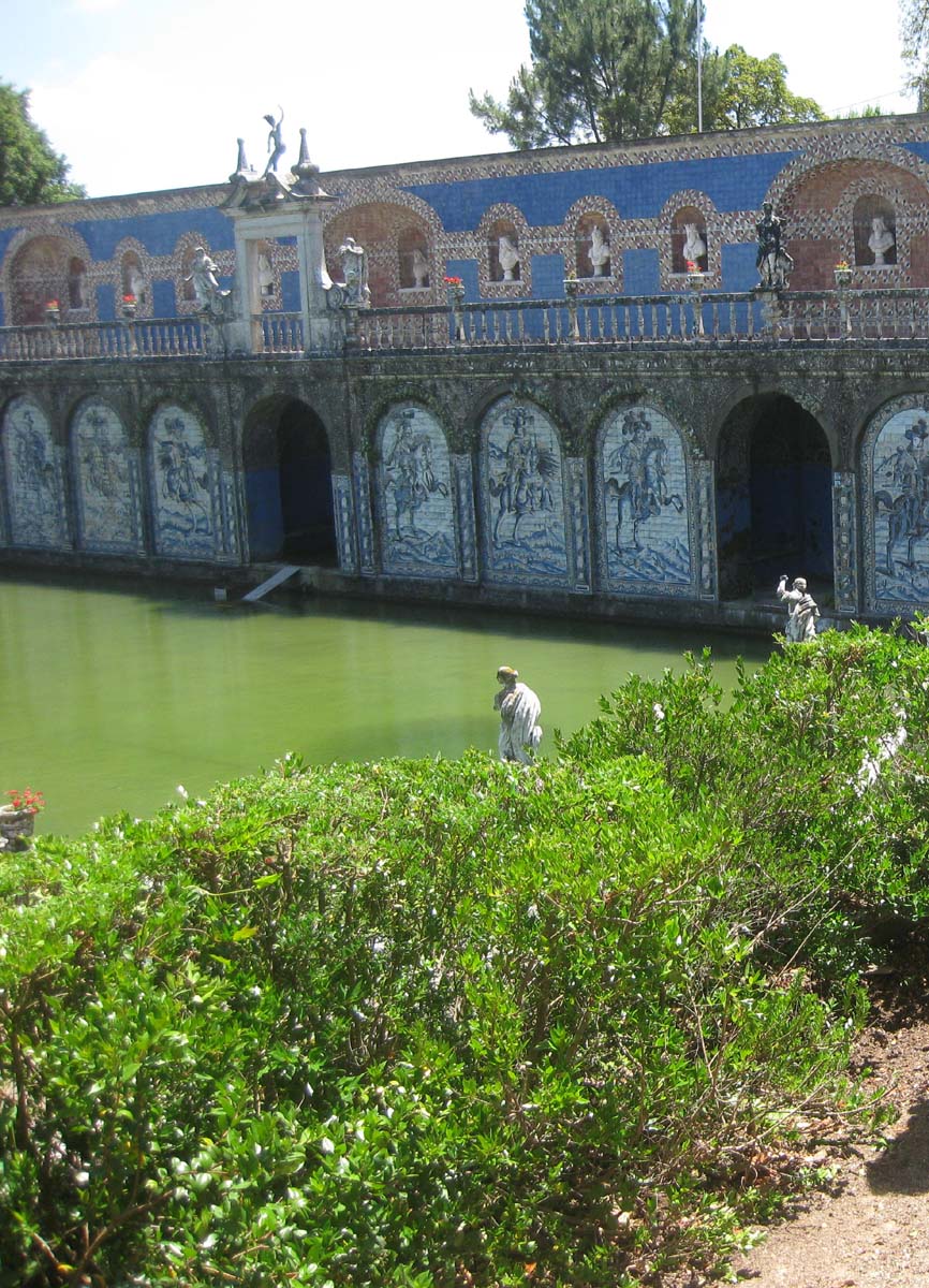 BosettiMh's tweet image. La ville de LISBONNE est un véritable Musée à ciel ouvert...Les #azuleros occupent tous les lieux publics. Le #Palaisfrontera est une merveille du genre