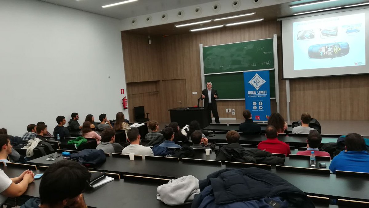 IEEESBUMH's tweet photo. Comenzamos el #IEEEForum de noviembre con Javier Gozálvez presentando la IEEE Vehicular Technology Society y las comunicaciones V2X para vehículos conectados. #IEEEForum #UMH #IEEEVTS https://t.co/3ivmmkzxnL