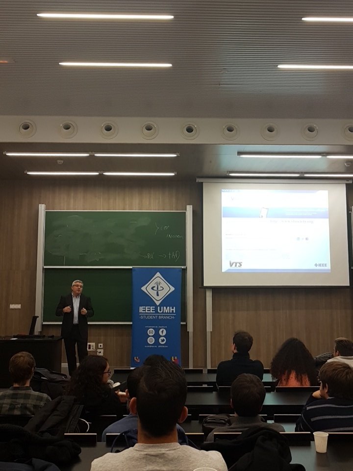 IEEESBUMH's tweet photo. Comenzamos el #IEEEForum de noviembre con Javier Gozálvez presentando la IEEE Vehicular Technology Society y las comunicaciones V2X para vehículos conectados. #IEEEForum #UMH #IEEEVTS https://t.co/3ivmmkzxnL