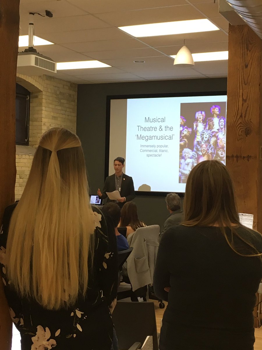 CDTsang's tweet photo. The amazing @SeanAlexYauk from @huronatwestern @myHuron presenting his #CURL Fellowship research! #researchwith❤️ #HUCproud https://t.co/PvlC9mEuwp