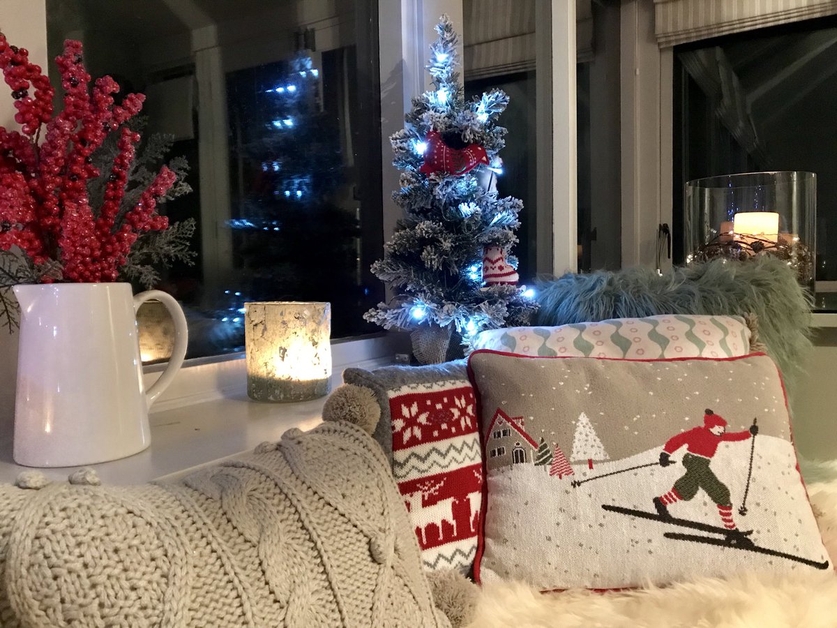 cumbriawellies's tweet photo. Weβre getting jiggy with the #hygge already #nofilter #cumbriachristmas #festiveworkspace https://t.co/FnsYCsm4tF