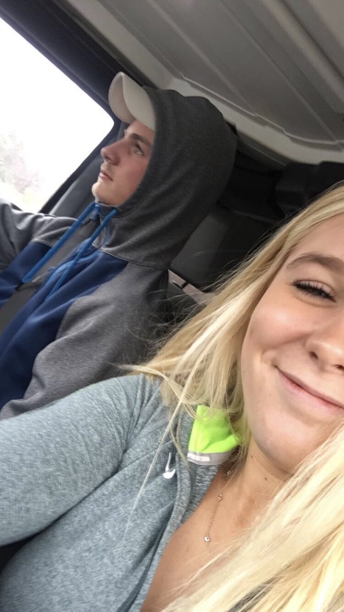 Benny_Strand's tweet photo. Happy birthday @danielle_kutsch have a nice day now deb :) 🎉🎉 https://t.co/LxfMM7EdaN