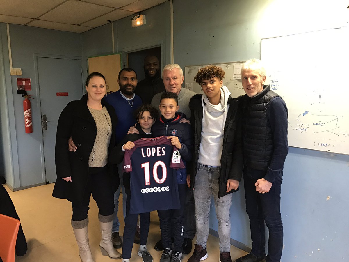 Les bonnes nouvelles s'enchaînent pour la formation du FC Montfermeil.  Cette après-midi en compagnie de Mr FERNANDEZ Luis et Mr REYNAUD Pierre, le  jeune LOPES Emerick né en 2005 s'est engagé pour