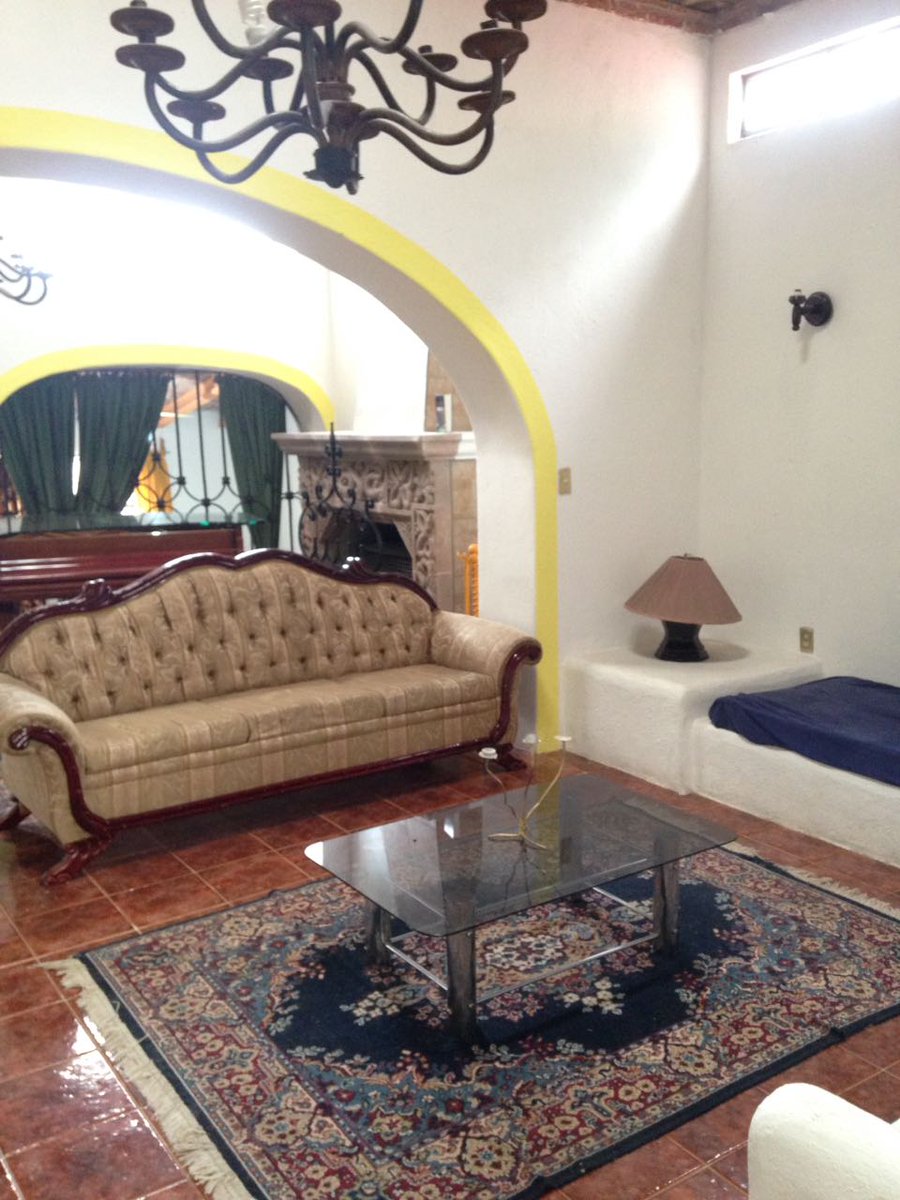 QueretVag's tweet photo. Hermosa casa en venta en el estado de Guanajuato a 5 minutos del centro https://t.co/jP5VCL57Bz