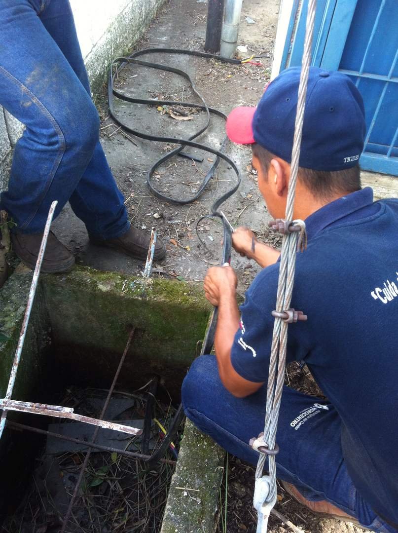 Hidrocentro2011's tweet photo. Con apoyo de la Alcaldía de Mario Briceño Iragorry se concluye empalme a la red de distribución y se coloca en servicio el Pozo ORE 8, ubicado en el Sector 3 de la Urbanización Caña de Azúcar, para beneficio de 2.500 habitantes del sector #Aragua https://t.co/9zi9UXN6cD
