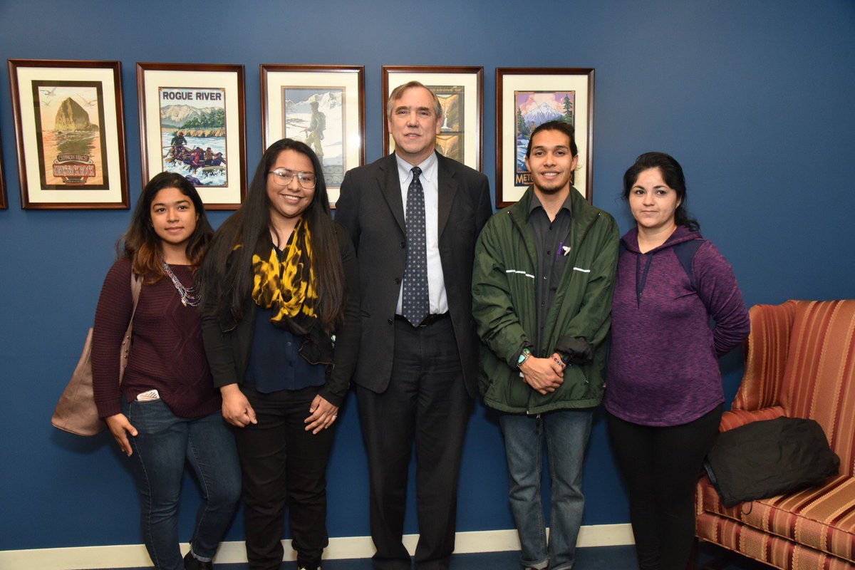SenJeffMerkley's tweet photo. Thanks to these #DREAMer advocates for joining my constituent coffee today. It’s critical that we pass the #DREAMActNow and ensure #DREAMers can keep contributing to the nation they love. #Vote4Dream https://t.co/JFBhuIDUKB