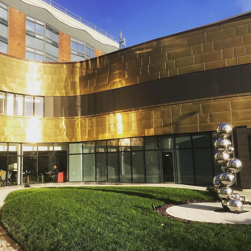 ActuaCS's tweet photo. The Christie’s new main entrance, Integrated Procedures Unit and Clinical Trials Extension which we recently provided #necsupervisor services on looking amazing in the winter sun ☀️ https://t.co/gUNQXrJpjF https://t.co/OOpNM2ndVy
