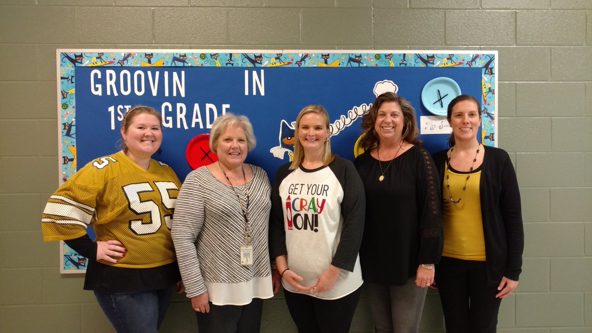 JacksonJenea's tweet photo. 1st grade teachers at ERES representing SHS Black &amp; Gold! #wearercstn https://t.co/9JwUg9isUk