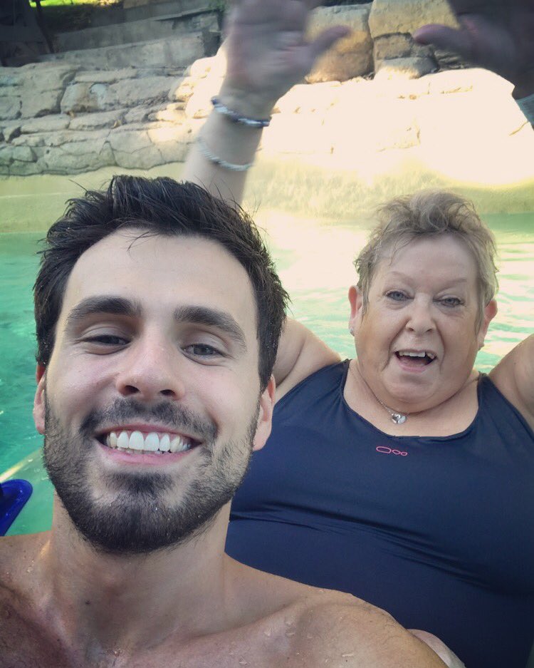 _StudioDanielle's tweet image. Premier parc aquatique pour Danielle