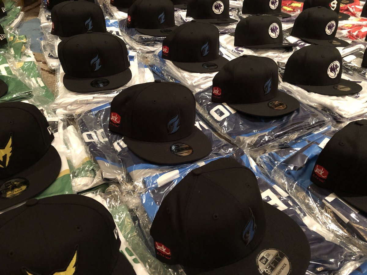 OW_Esports's tweet photo. Day 2 of the Player Summit is here and our players are ready to suit up! Follow our Instagram for more behind the scenes goodness: https://t.co/m1nzMg8qTd https://t.co/upzcG4CrMN