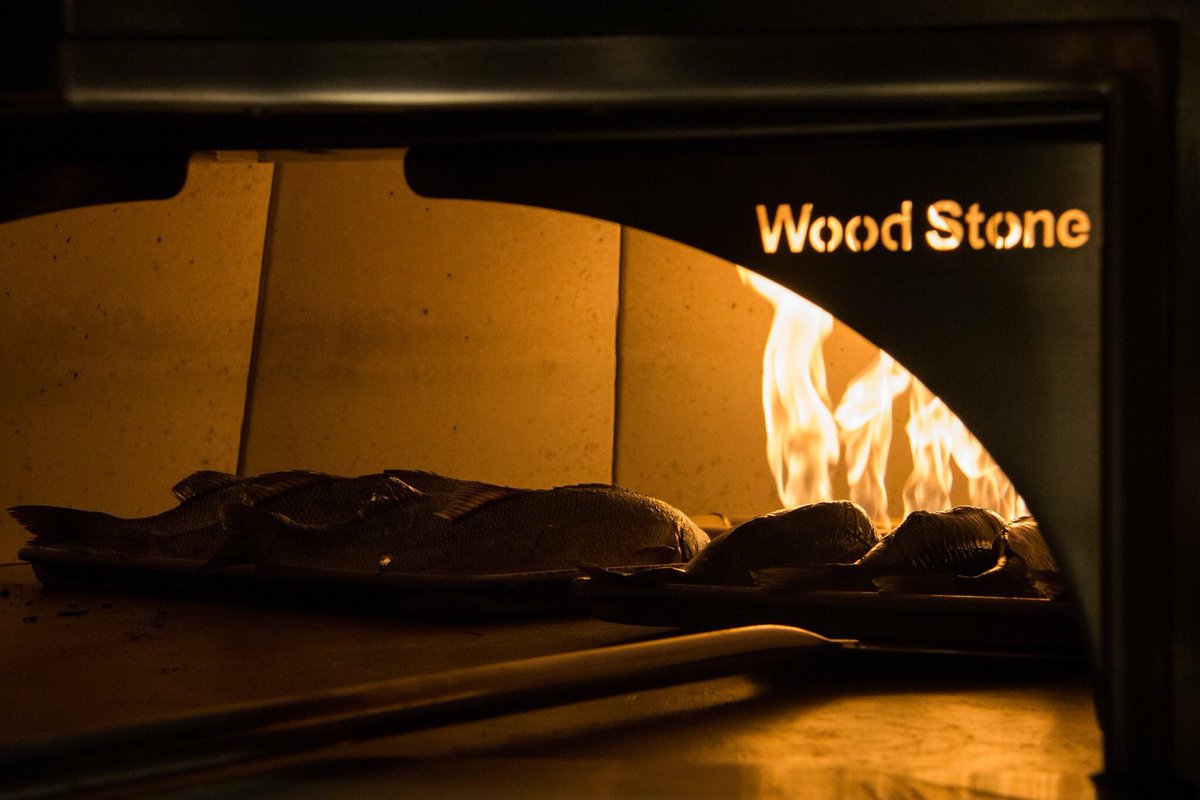 WhiteSwan206's tweet photo. Let’s get toasty on this rainy day! This weather calls for warm cocktails and your favorite roasted comforts.
#seattle #whiteswanpublichouse #letsgettoasty #slueats #southlakeunion #fireside #woodstoneoven #seafood #pnwcuisine https://t.co/fW30rqOCVV