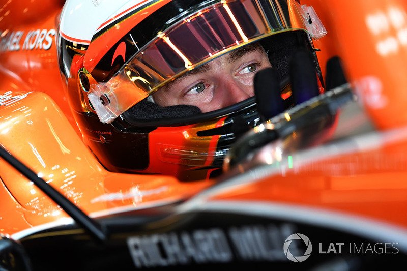 Supportalonso_'s tweet photo. #F1 #stoffelvandoorne #mclaren #fsv2 #teamstoffel #AbuDhabiGP @svandoorne #tests #pirelli https://t.co/prZPk4Bkxj