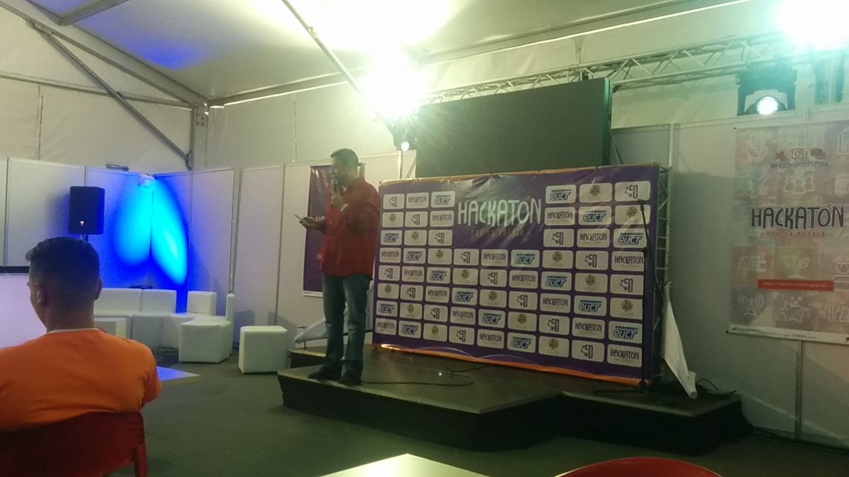 NMolina_CNTI's tweet photo. En estos momentos el compañero @JblancoB asigna premios a los participantes de @HackatonPatria #HackatonEnLaFictec https://t.co/w20VdcGZ28