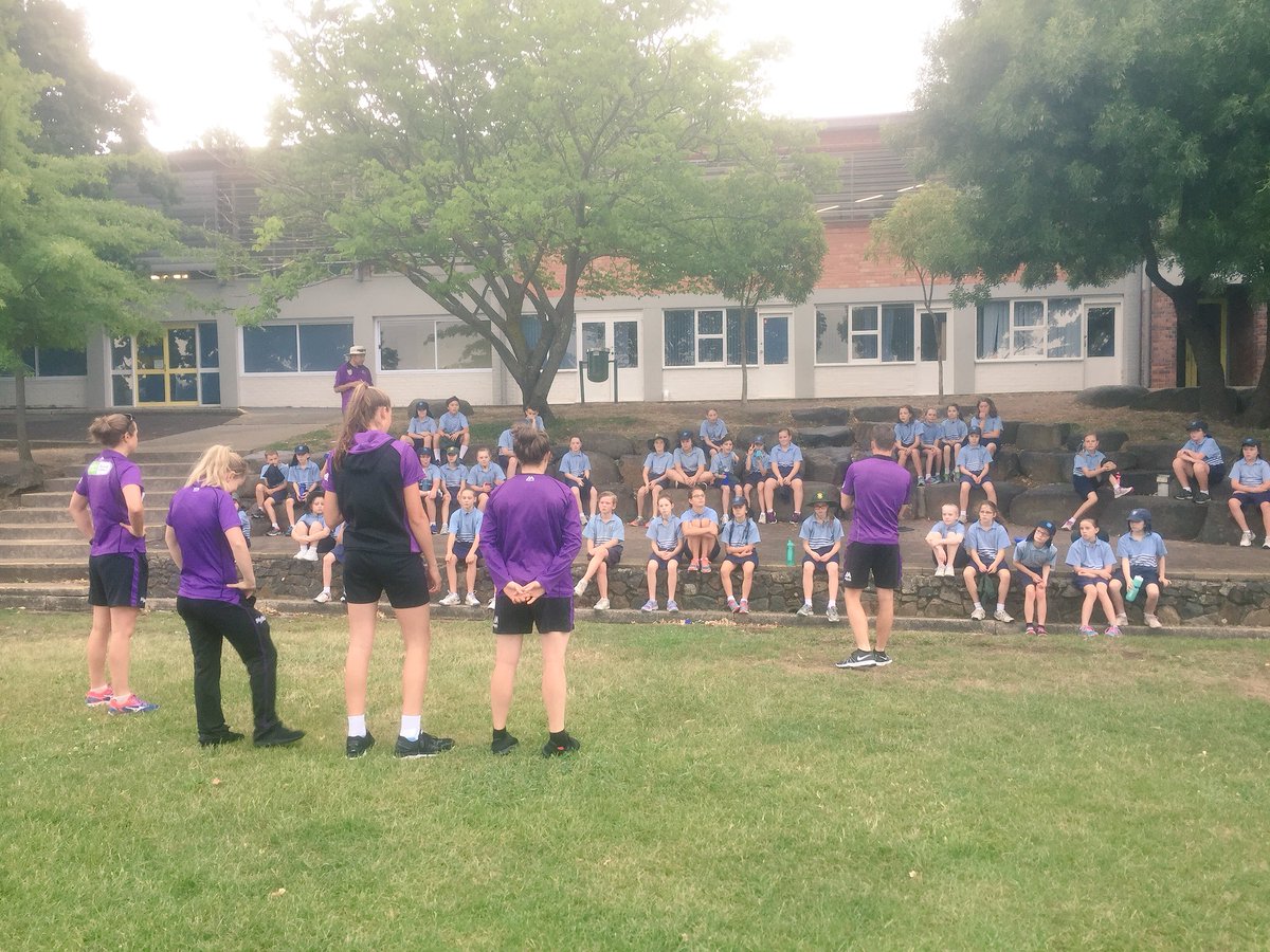 Great to see our Hurricanes WBBL players enjoying a session with students in Launceston today. #Tasmaniasteam <a href="/HurricanesWBBL/">Hobart Hurricanes WBBL</a>