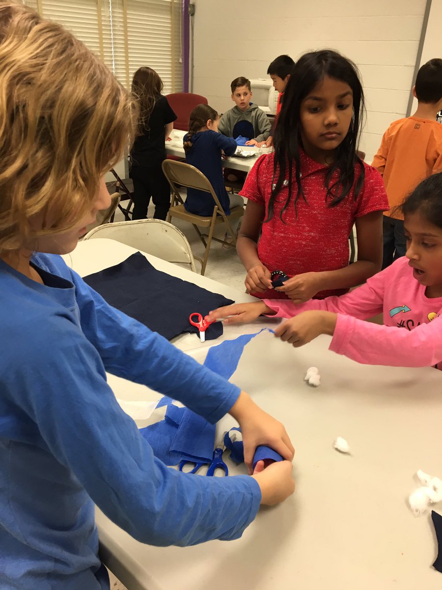 MrsLindseyGC's tweet photo. Mrs. Henn and Mrs. Wilgard's classes @ParkwayPOB designed and tested the efficiency of their ice cube insulators while learning the phase changes in matter and material properties #heattest @Sezgregnyc @msgentilePOB https://t.co/HlTVULShA8