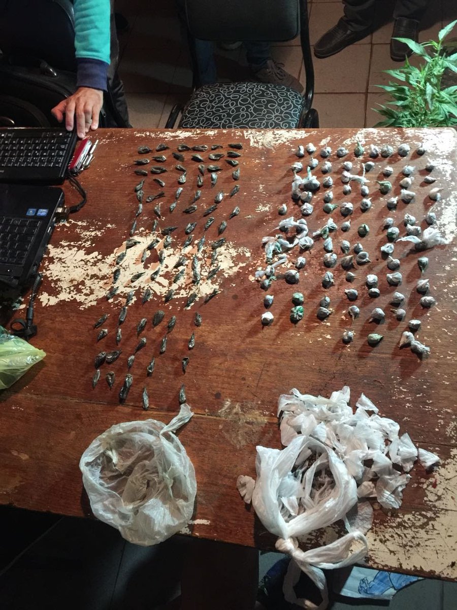 NotiMoron's tweet photo. ALLANAMIENTOS EN #MORÓN | OTRA VEZ ALLANAN CARLOS GARDEL Y SECUESTRAN DROGA https://t.co/5GHXFJcfdy https://t.co/K77mgekQpf