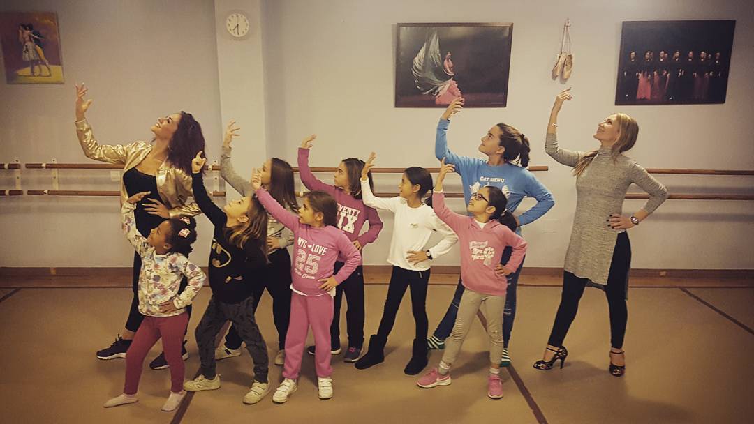 DyDoficial's tweet photo. He podido pasarme en un hueco a ver a estas mini preciosas ladies #dydWTP de #Sevilla .... gracias #Maite por la invitación!!!! Me las como!
#desireeguidonet #desireeladieswtp #miniladies
#DanielyDesiree https://t.co/shy1ngJPtx
