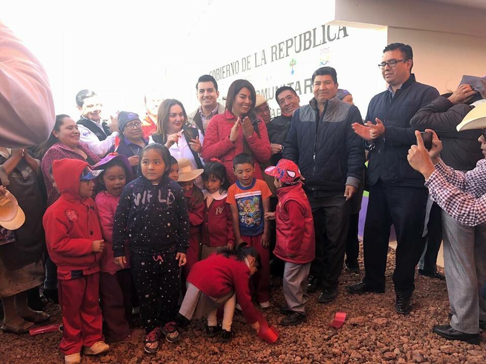 DiianaPerezB's tweet photo. En apoyo a los ocoyoaquenses de la comunidad de #SanPedroAtlapulco, inauguramos el Comedor Comunitario que beneficiará a las familias con alimentos a un bajo costo, una alimentación balanceada y nutritiva.
#Ocoyoacac
#YoCercaDeTi https://t.co/64FWS2gdDq