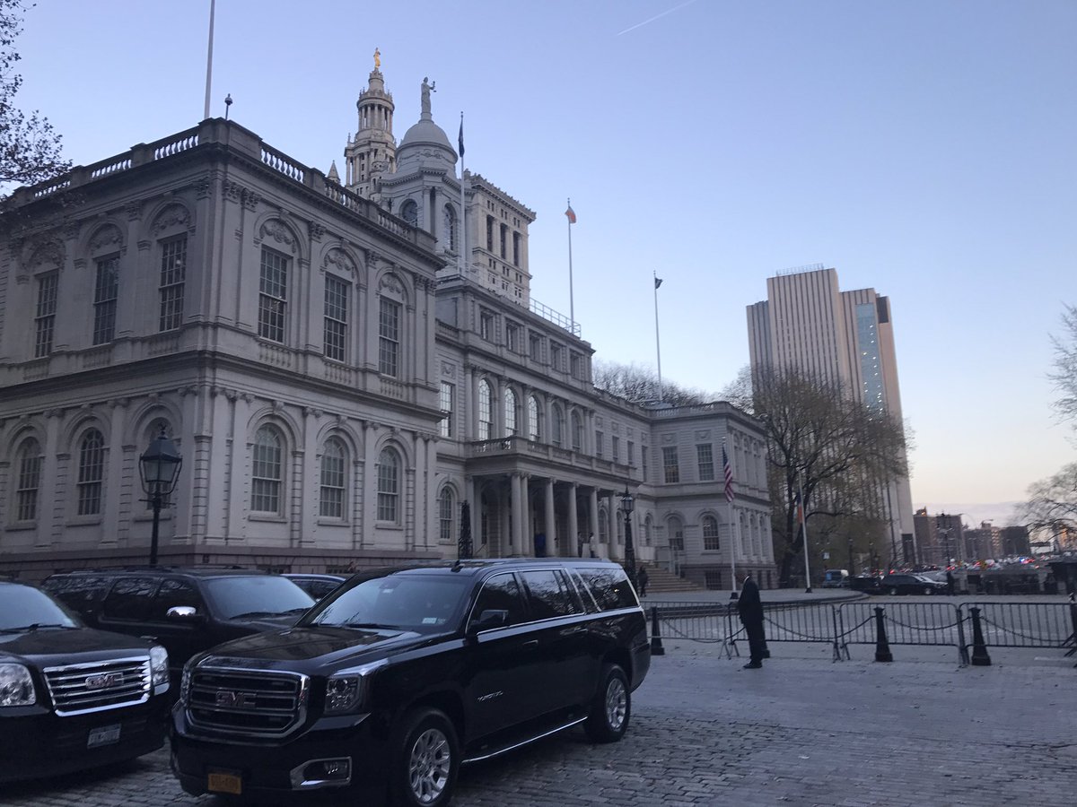AshleyAPutnam's tweet photo. Sunset over #Cityhall my last day @NYCMayorsOffice #wkdevnyc. I still recall my awe the first day I entered this bldg. It has been an honor. https://t.co/uDqv8RCm8L