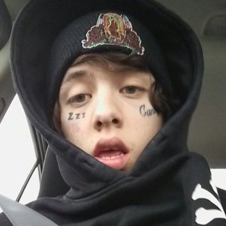 easticehockey's tweet photo. Come out to Hollydell at 8:30 tomorrow night to see Antonio “Lil Xan” Musciano lay some hip checks on Clearview #Xanarchy https://t.co/08fF80vXHx