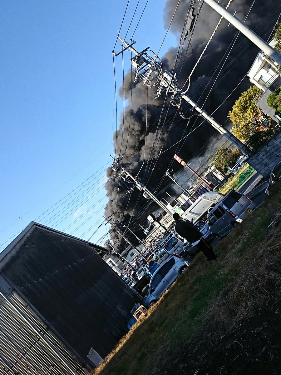 R助 富士市厚原付近の荒川化学工場から出火している模様です 火が見えるほどの大火事です 爆発音も聞こえます 付近のを通る方や住民の方々は気を付けて下さい R助 富士市厚原付近の荒川化学工場から出火している模様です 火が見えるほどの大火事です 爆発音も聞こえます 付近のを通る方や住民の方々は気を付けて下さい