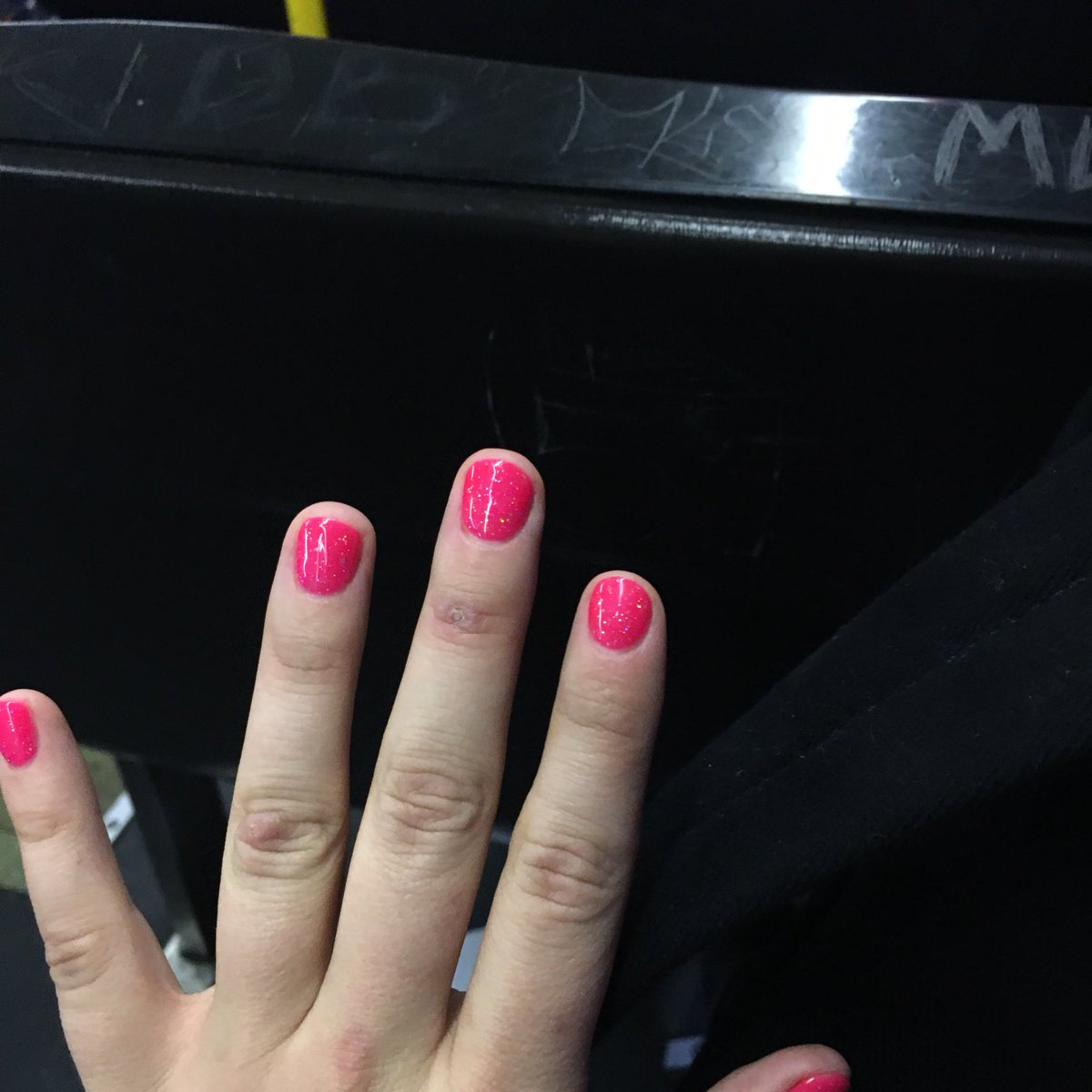 LydiaMcdouble's tweet photo. Admiring my nails on the bus 🚎 https://t.co/lyrRoss0BY