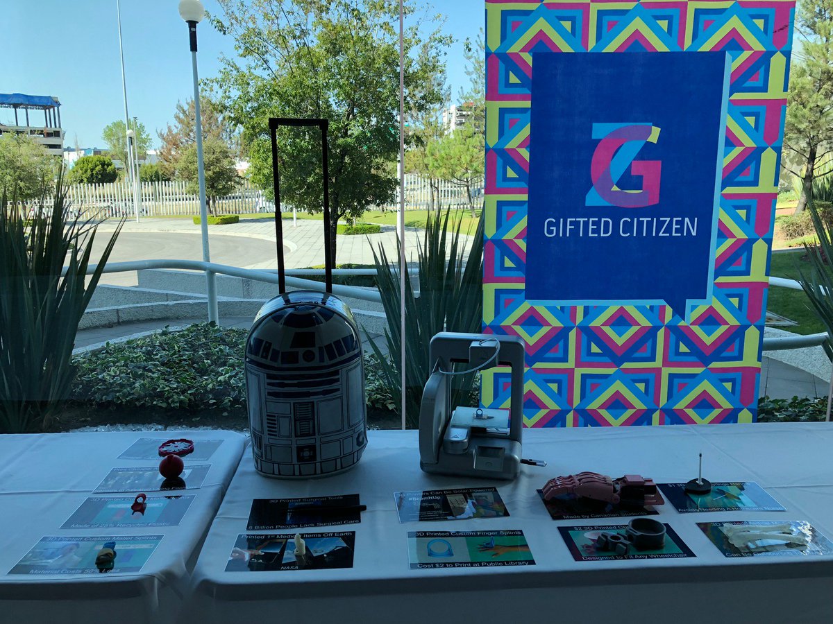 3dlikeme's tweet photo. @3D4MD won 2nd place for the 2017 @GiftedCitizen Prize &amp; was invited by @Perlod to showcase our #3Dprinter + #3Dprinted medical supplies (including our #ninjastar 2pt discriminator!) + @Medical_Makers #UAVs4Good program to @TheDukeOfYork @pitchatpalace reception + @cddelasideas!! https://t.co/teyRtiOYGu