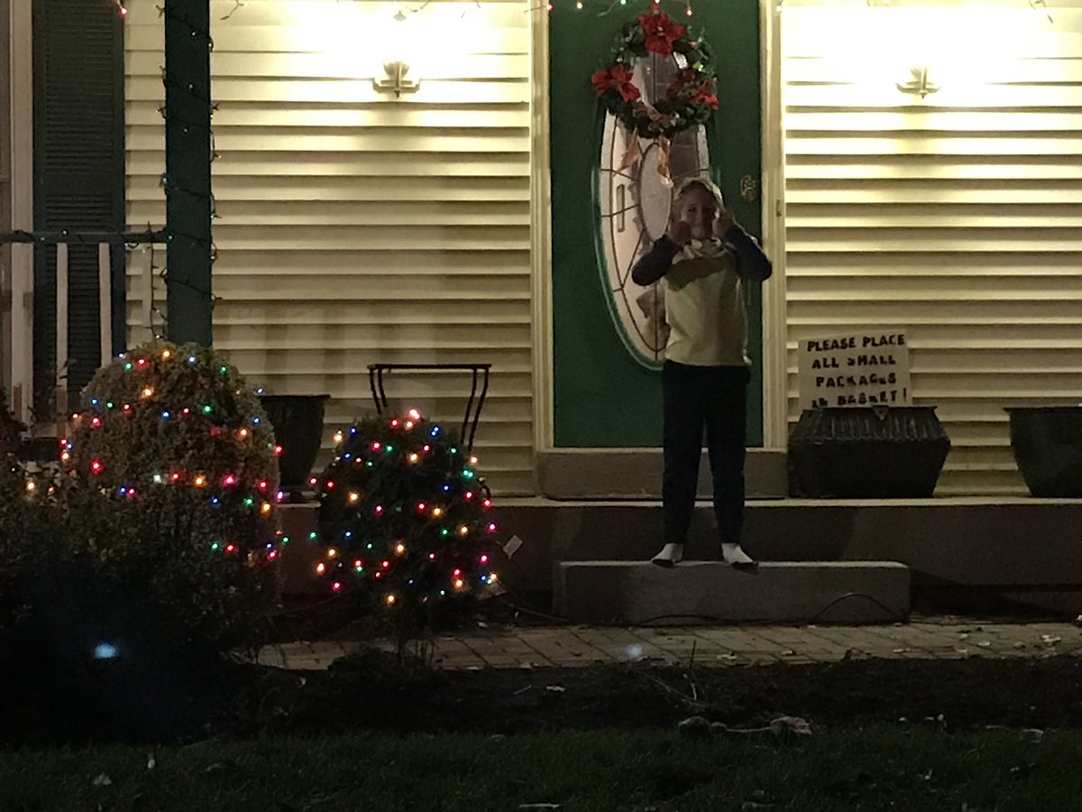 LisaWooditch's tweet photo. Day 30 #JebThanks. Thankful for my husband spending hours putting up the Christmas lights. Aka Clark Griswold. https://t.co/CEDu0A33RC