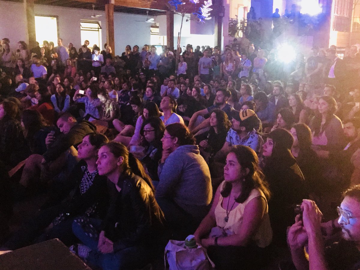 centroGAM's tweet photo. Mientras @diegonoguerab deleita al público en concierto, la noche cae en la ciudad y las luces se encienden.  ¡Nació #BarrioArte! @MAVIchile @Museo_MAC @MNBAChile. #ExploraConTuborg @Tuborg https://t.co/pTYXTEL2VI