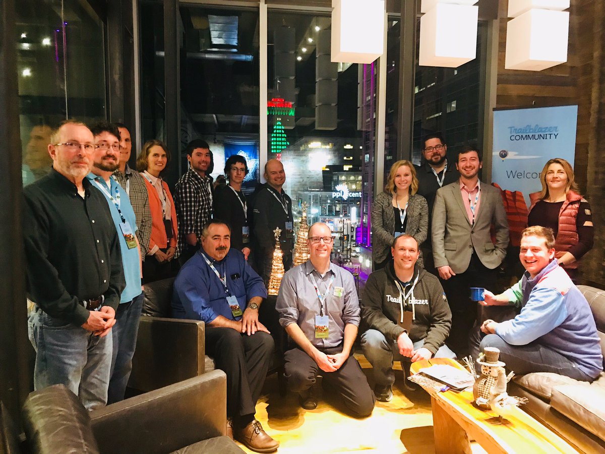 carlbrundage's tweet photo. A great #DF17GG with @LVSFDCDUG tonight @SalesforceDevs https://t.co/Ye7rjiLSm3