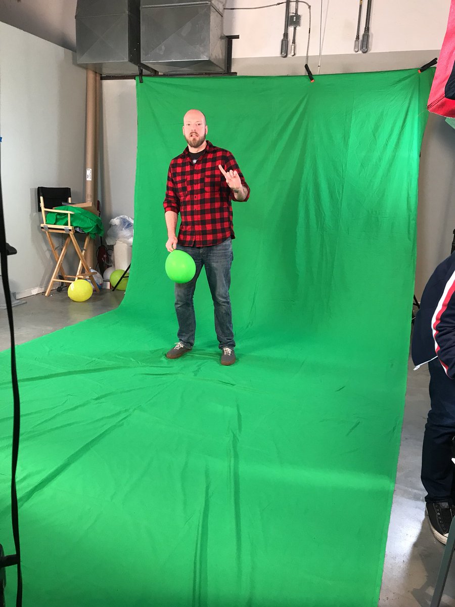 WorldGuardians's tweet photo. This man loves #balloons
#bts #worldguardians https://t.co/pLlnGIgPbG