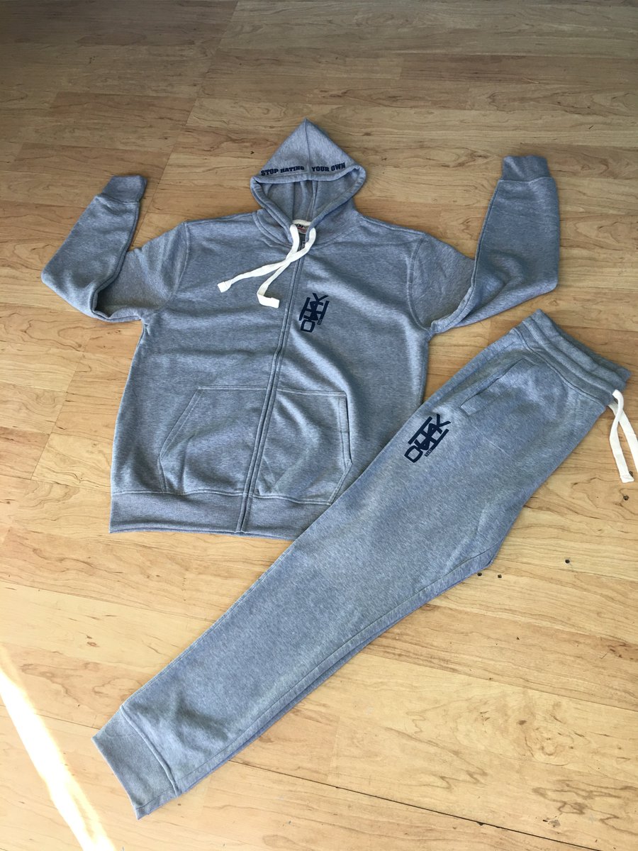 COOLESTINDACITY's tweet photo. @tariqnasheed Hit me up so I can send you a sweatsuit #SHYO #StopHatingYourOwn it'll go get with the #BigBallerBrand 👟 🔥🔥🔥🔥 https://t.co/ciyykA1M2y