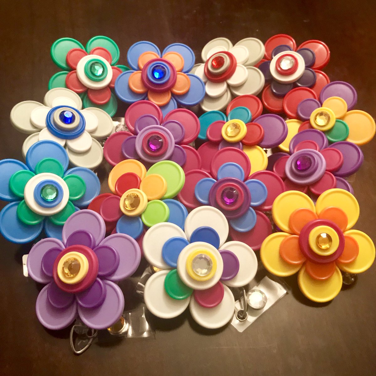yourfavoriteRN1's tweet photo. 25% off #stockingstuffer discount!ππ https://t.co/Z2ceyUSrDxππ #craft #makersgonnamake #handmade #upcycle #vialcaps #badgeholder #badge #nurse #rn #travelrn #lpn #peds #nursesrock #pharmacy #nursingstudent #shoponline #etsy #etsyshop #etsyseller #stockingstuffers #gift #gifts https://t.co/F6rymePT0h