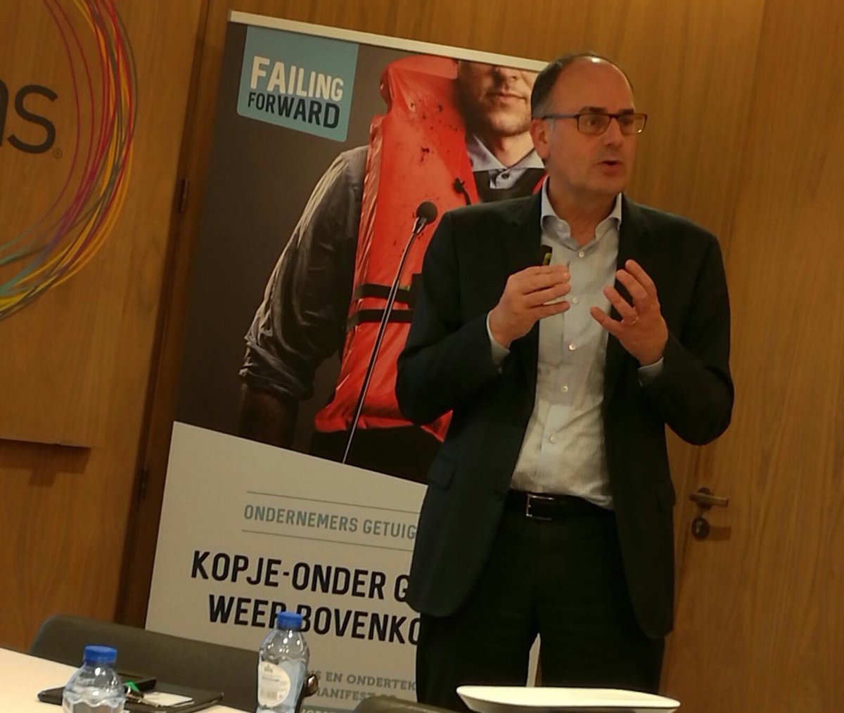 Toon's tweet photo. Enjoyed an inspiring evening talk by @bartdesmet57 (CEO @AgeasGroup) sharing his personal career lessons, corporate growth strategy, Asian challenges (e.g.: hiring 80.000 insurance agents in next months) & outlook for InsurTech impact.. #failingfwd #eobelgium https://t.co/Q67syEf75t